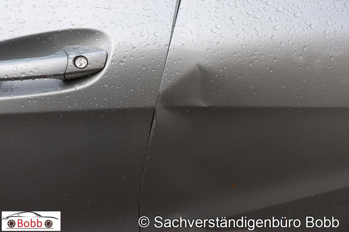 Eindrückung im Türbereich des Mercedes-Benz A 200